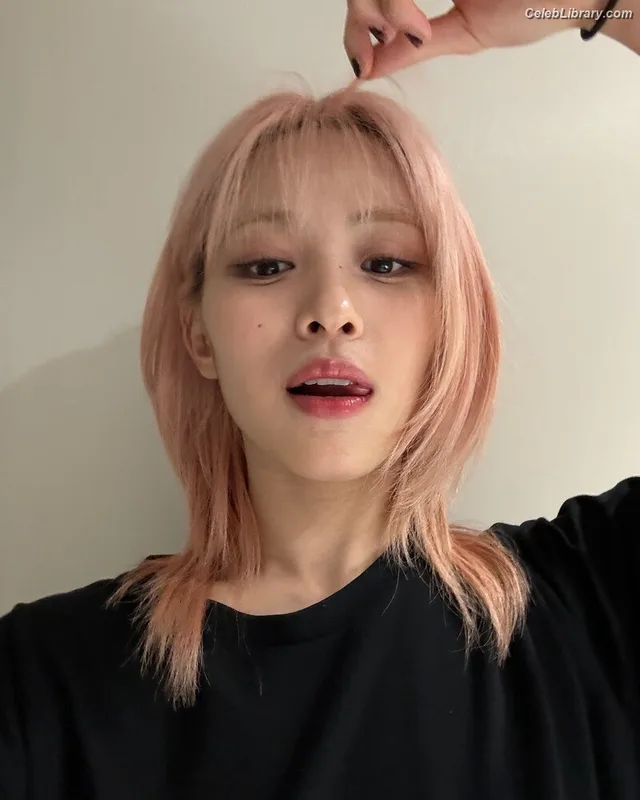 Ryujin (ITZY) photo 13 of 523