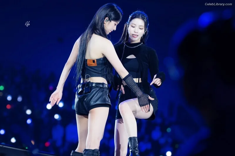 Ryujin (ITZY) photo 17 of 523