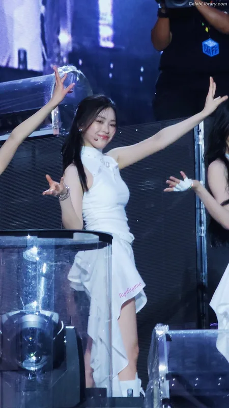 Ryujin (ITZY) photo 20 of 523