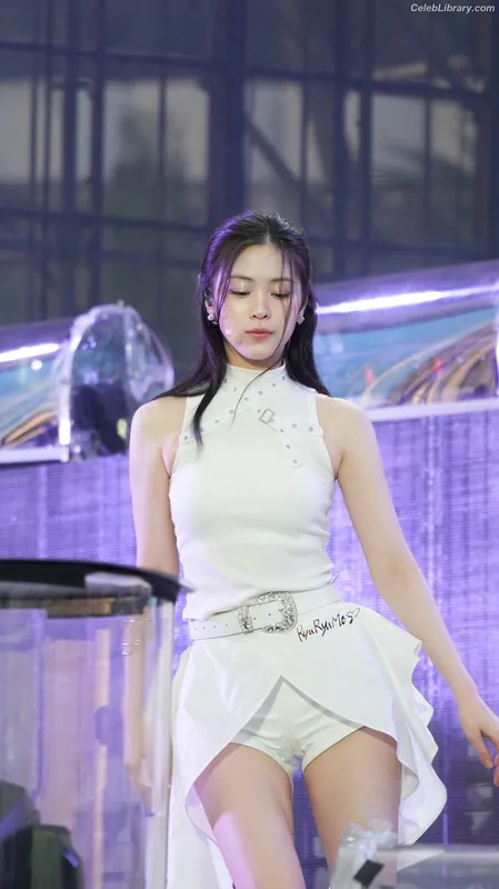 Ryujin (ITZY) photo 1 of 523