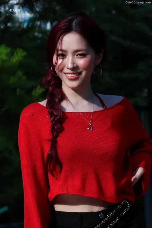 Ryujin (ITZY) photo 9 of 523