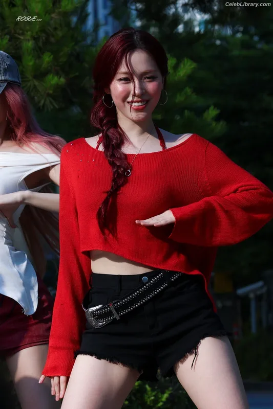 Ryujin (ITZY) photo 11 of 523