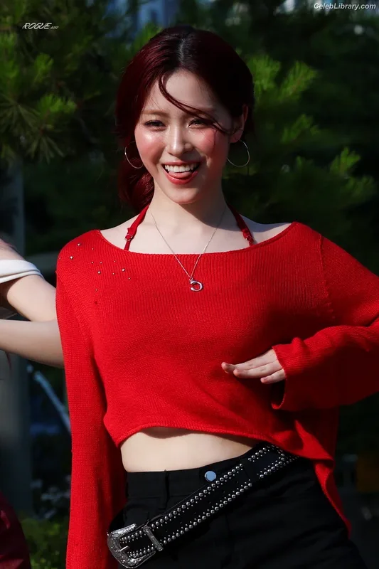 Ryujin (ITZY) photo 14 of 523