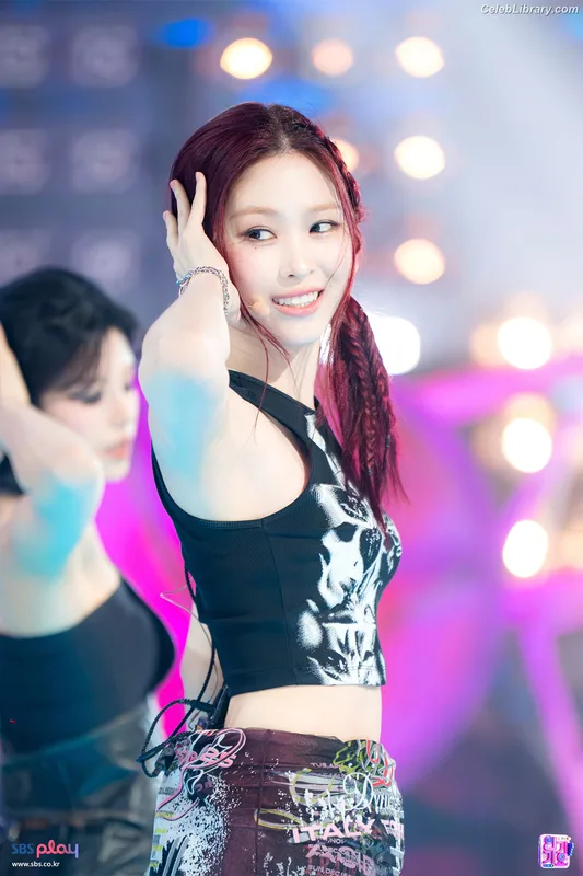 Ryujin (ITZY) photo 17 of 523