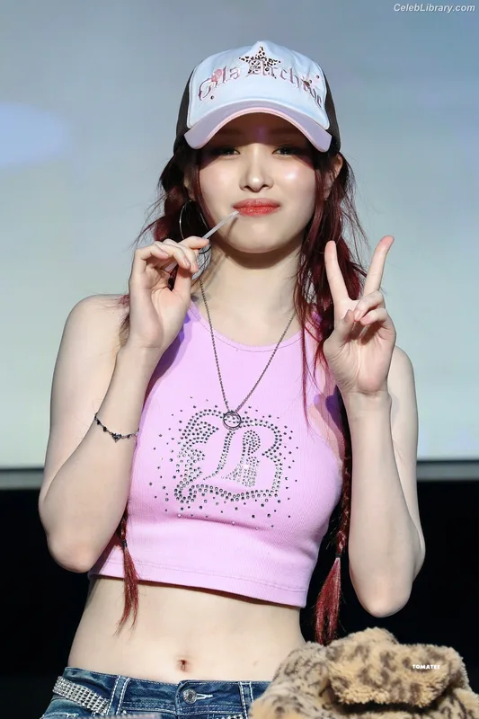 Ryujin (ITZY) photo 23 of 523