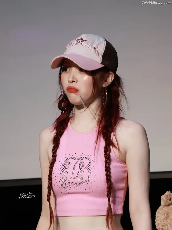 Ryujin (ITZY) photo 24 of 523
