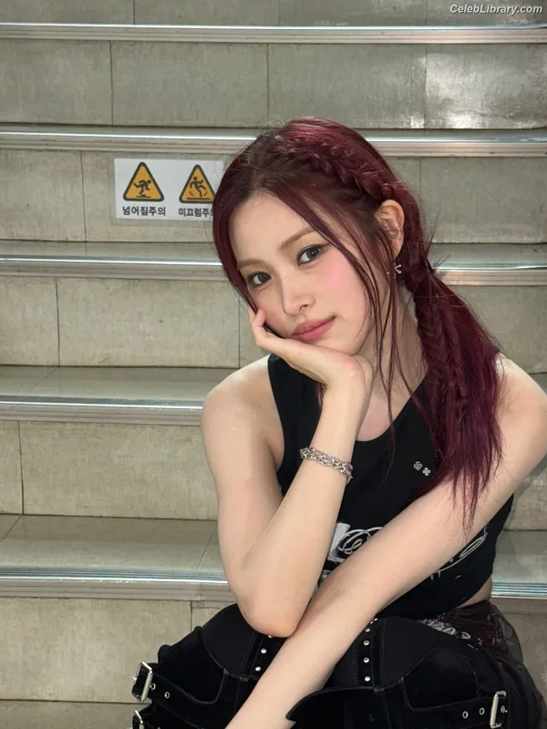 Ryujin (ITZY) photo 2 of 523