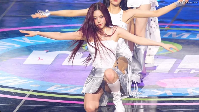 Ryujin (ITZY) photo 11 of 523