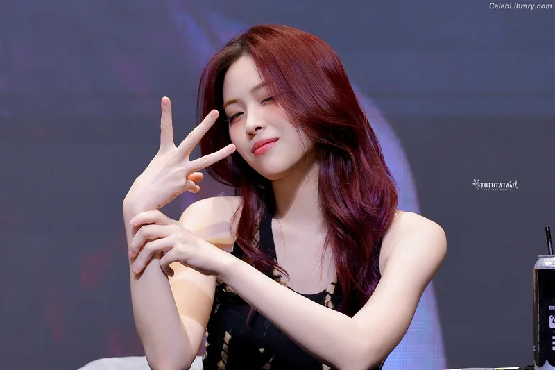 Ryujin (ITZY) photo 13 of 523