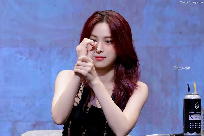 Ryujin (ITZY) photo 15 of 523