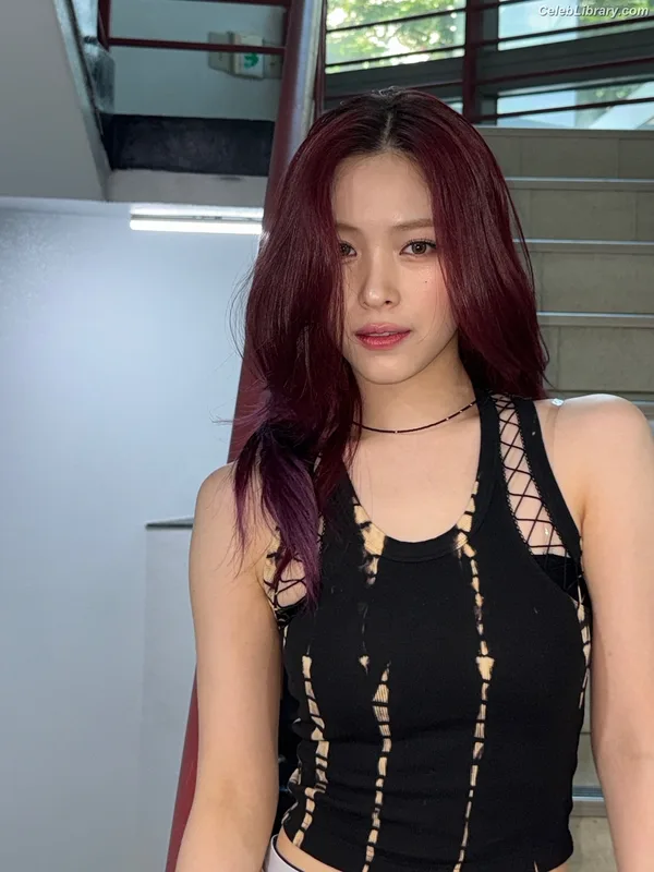 Ryujin (ITZY) photo 16 of 523