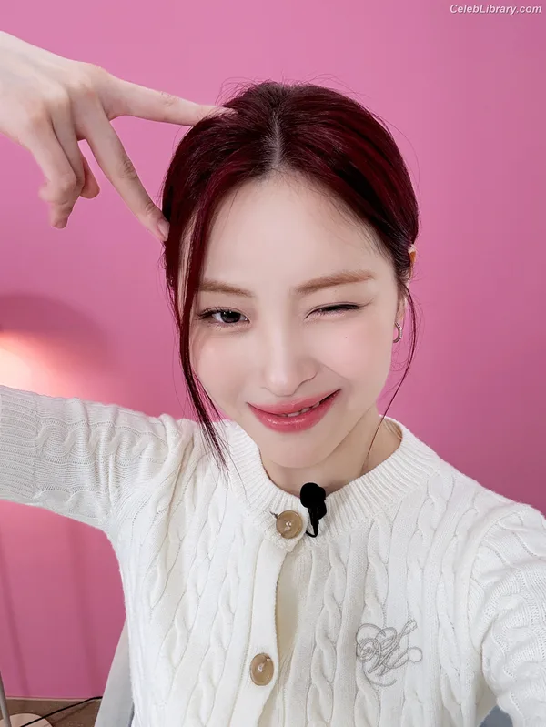 Ryujin (ITZY) photo 20 of 523