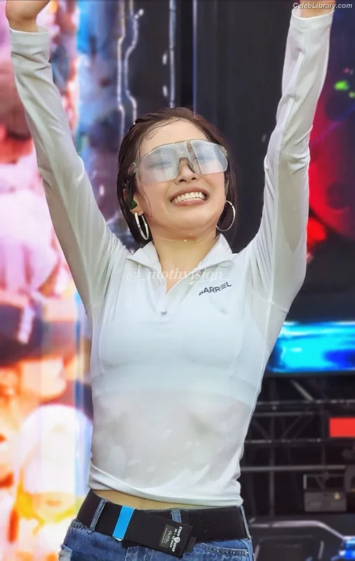 Ryujin (ITZY) photo 22 of 523