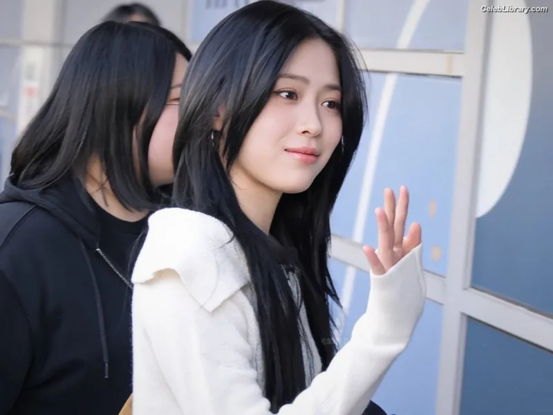 Ryujin (ITZY) photo 1 of 523
