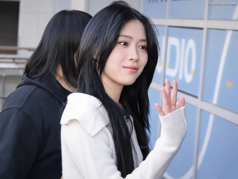 Ryujin (ITZY) photo 2 of 523