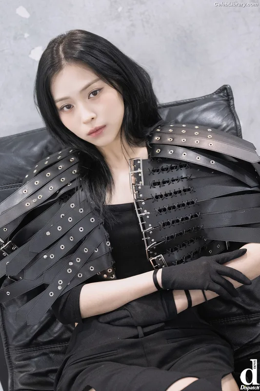 Ryujin (ITZY) photo 5 of 523