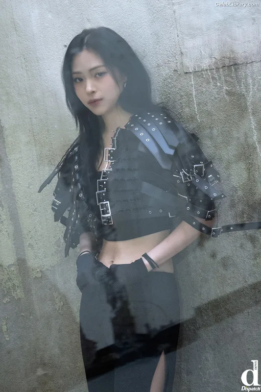 Ryujin (ITZY) photo 7 of 523