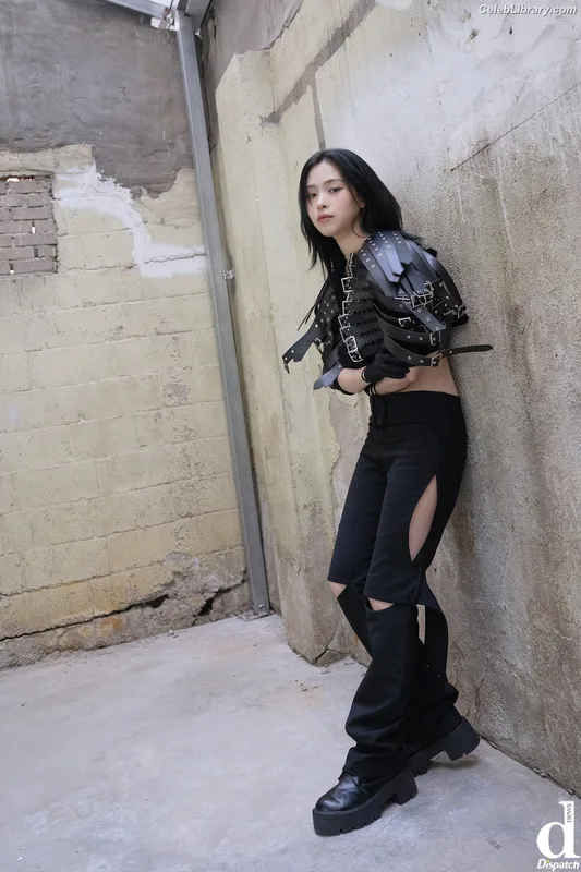Ryujin (ITZY) photo 8 of 523