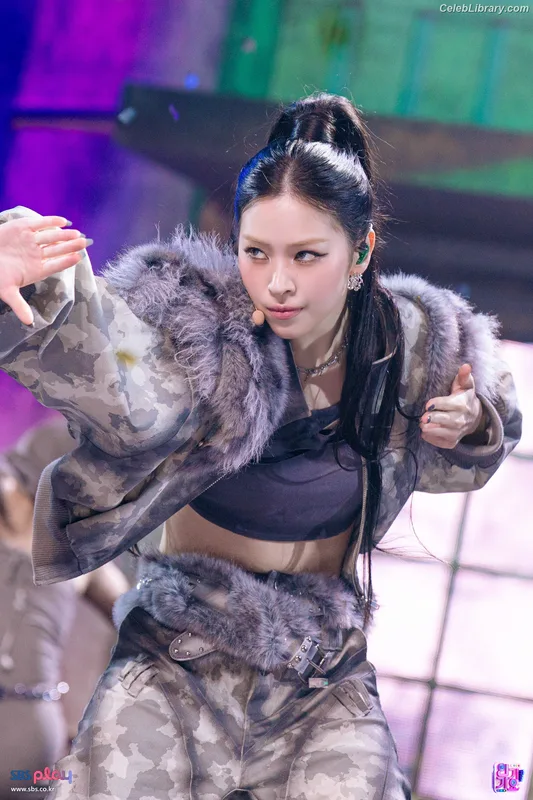 Ryujin (ITZY) photo 17 of 523