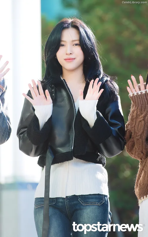 Ryujin (ITZY) photo 22 of 523