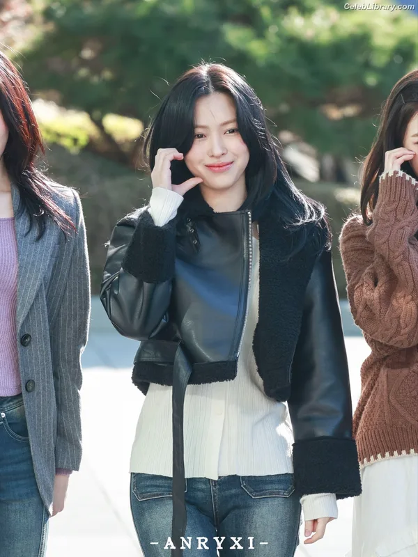 Ryujin (ITZY) photo 23 of 523