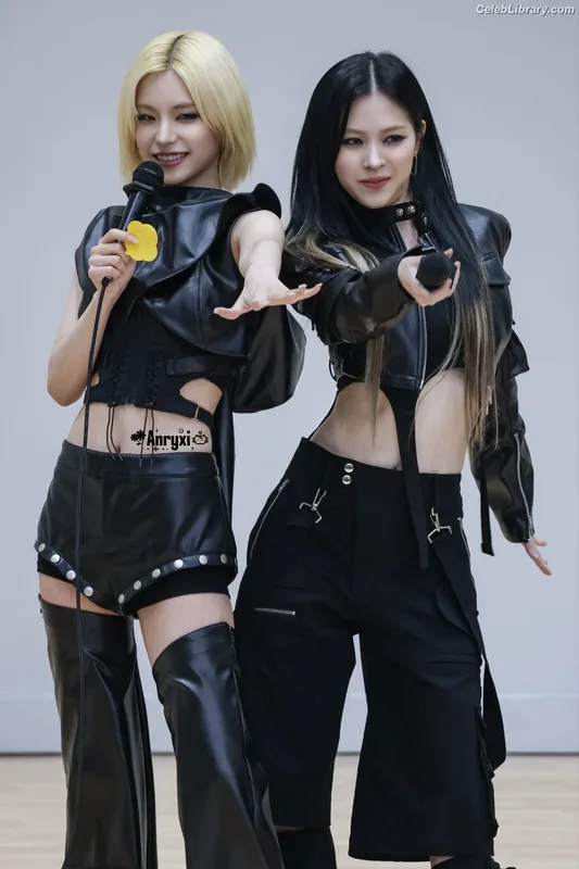 Ryujin (ITZY) photo 1 of 523