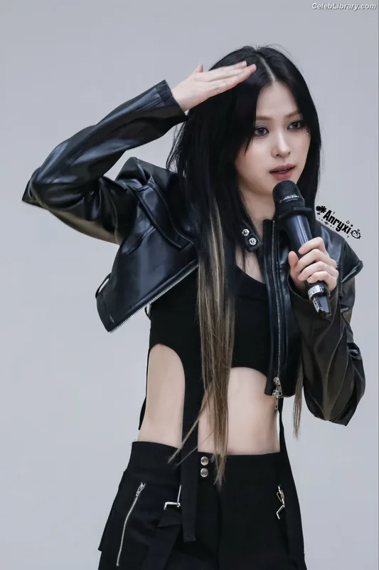 Ryujin (ITZY) photo 4 of 523