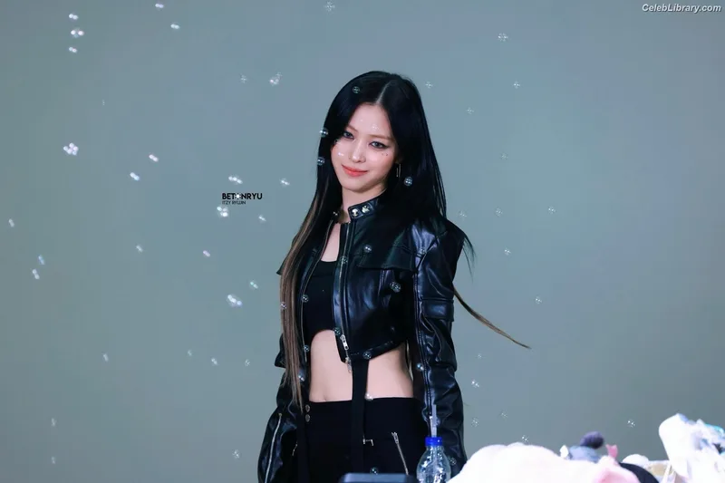 Ryujin (ITZY) photo 6 of 523