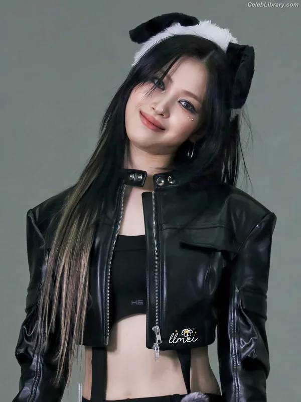 Ryujin (ITZY) photo 10 of 523