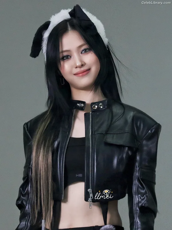 Ryujin (ITZY) photo 12 of 523