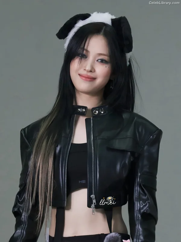 Ryujin (ITZY) photo 13 of 523