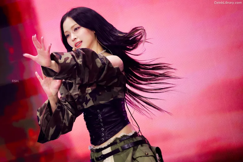Ryujin (ITZY) photo 19 of 523