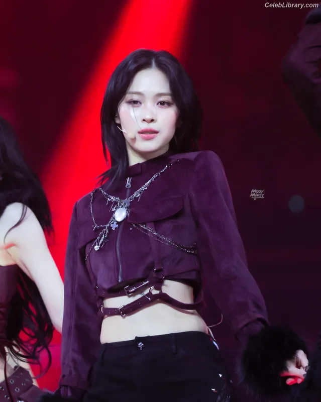 Ryujin (ITZY) photo 21 of 523