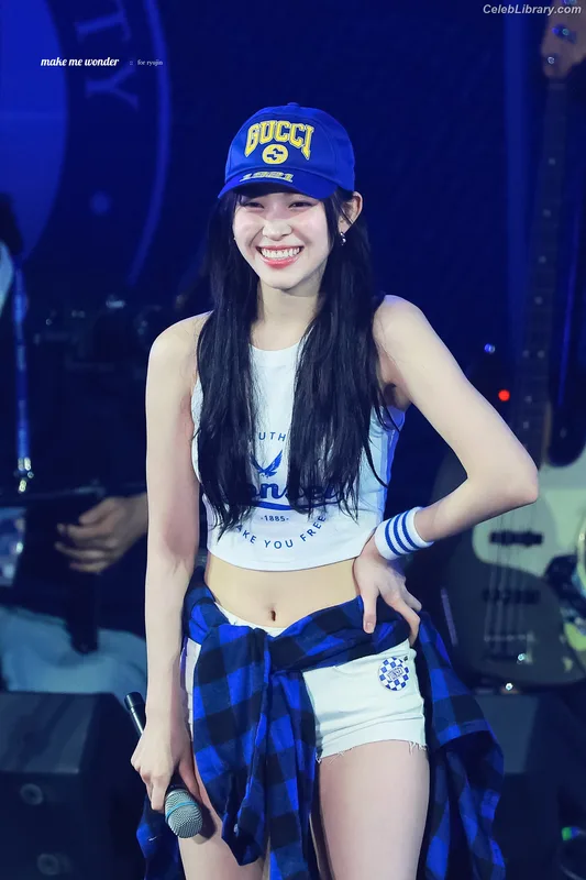 Ryujin (ITZY) photo 9 of 523