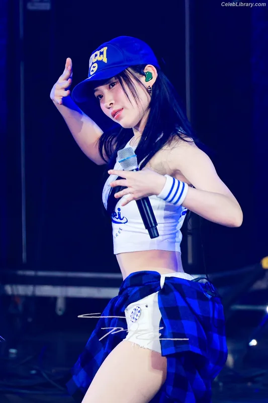 Ryujin (ITZY) photo 12 of 523