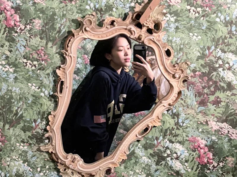 Ryujin (ITZY) photo 17 of 523