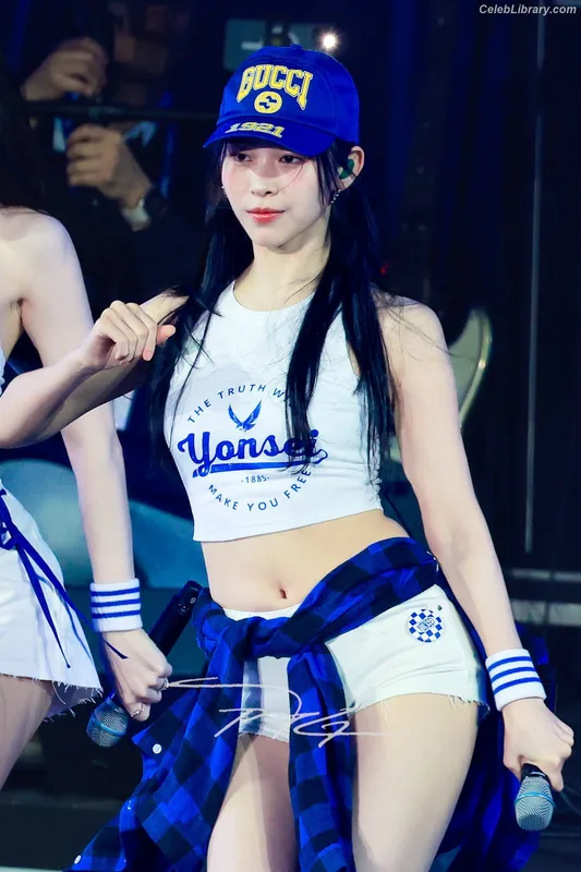 Ryujin (ITZY) photo 18 of 523