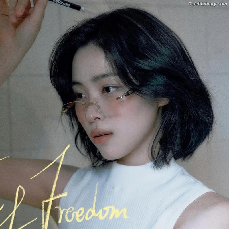 Ryujin (ITZY) photo 23 of 523