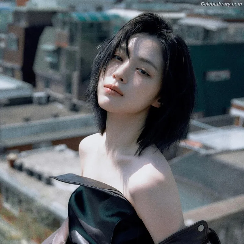 Ryujin (ITZY) photo 24 of 523
