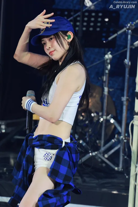 Ryujin (ITZY) photo 6 of 523