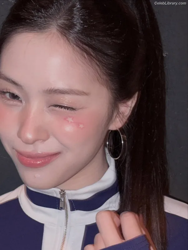 Ryujin (ITZY) photo 4 of 523