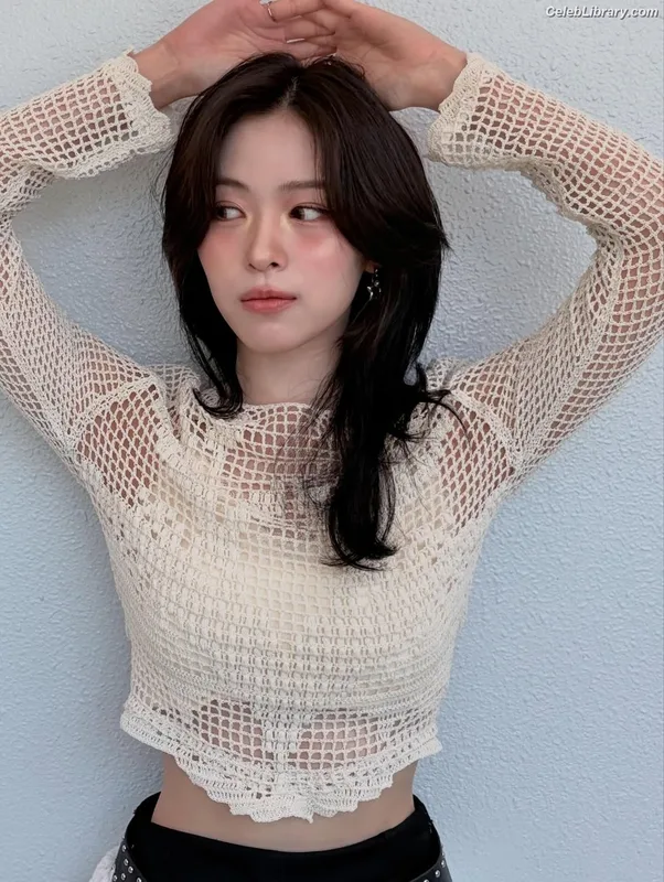 Ryujin (ITZY) photo 7 of 523