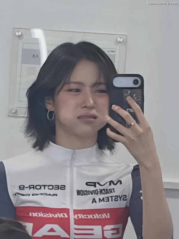 Ryujin (ITZY) photo 11 of 523