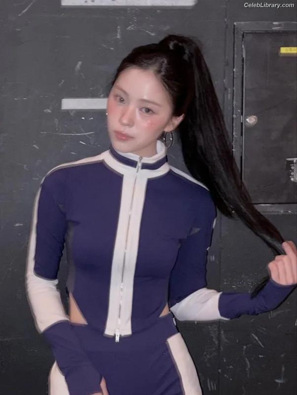 Ryujin (ITZY) photo 12 of 523