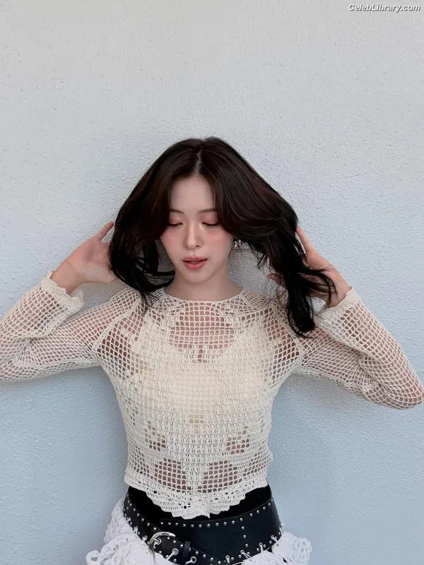 Ryujin (ITZY) photo 15 of 523