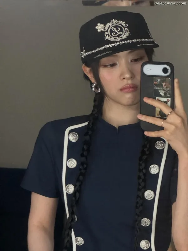 Ryujin (ITZY) photo 19 of 523