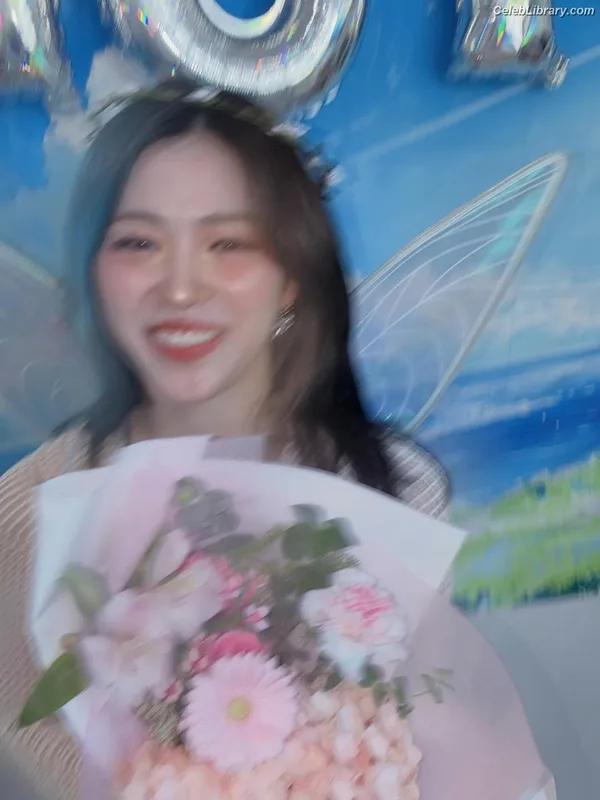 Ryujin (ITZY) photo 21 of 523
