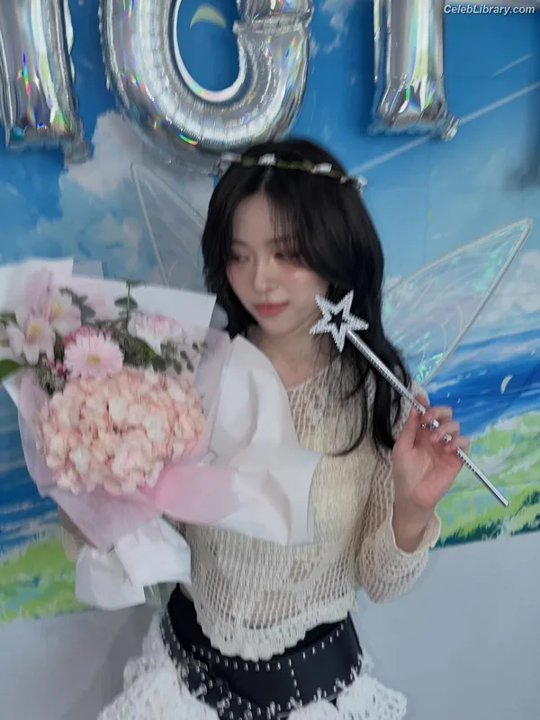 Ryujin (ITZY) photo 23 of 523