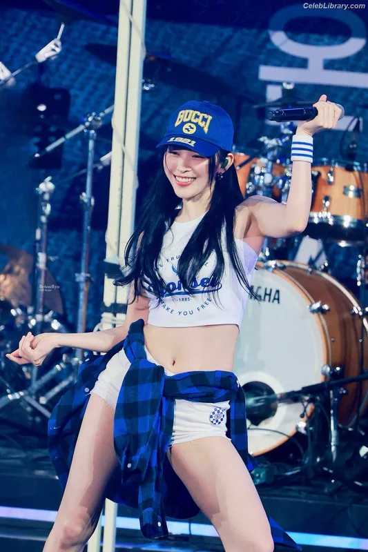 Ryujin (ITZY) photo 4 of 523