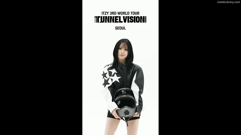 Ryujin (ITZY) photo 17 of 523
